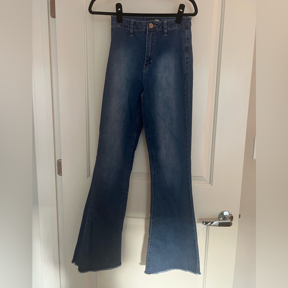 High waist flared jeans in medium blue.